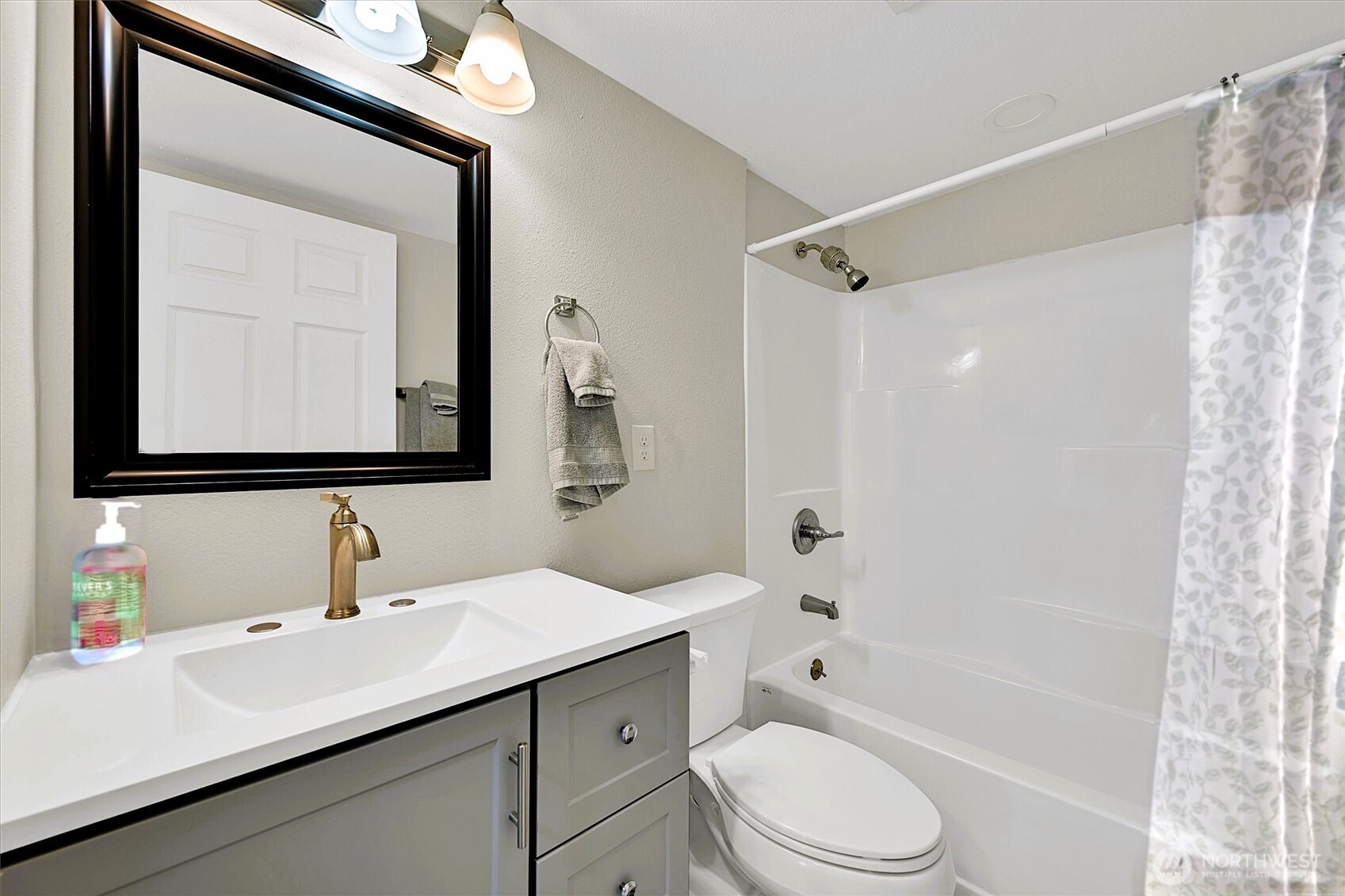 5511 Waller Road Property Photo 11