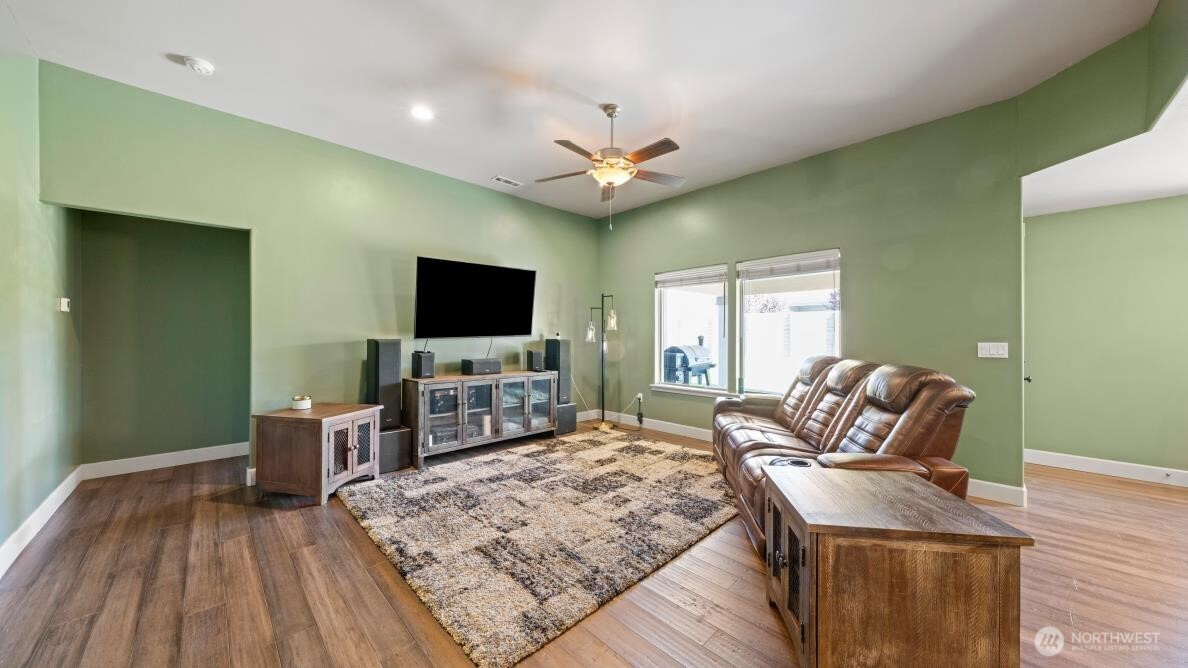 6017 Cotswold Lane Property Photo 4