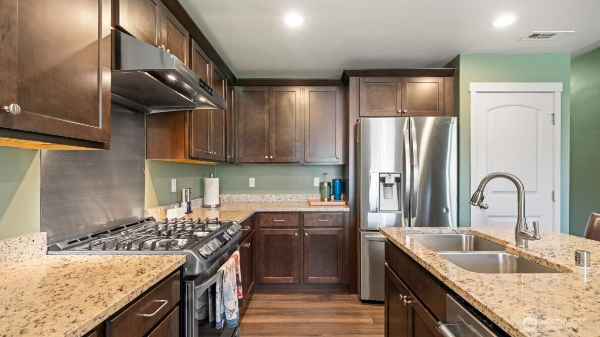 6017 Cotswold Lane Property Photo 7
