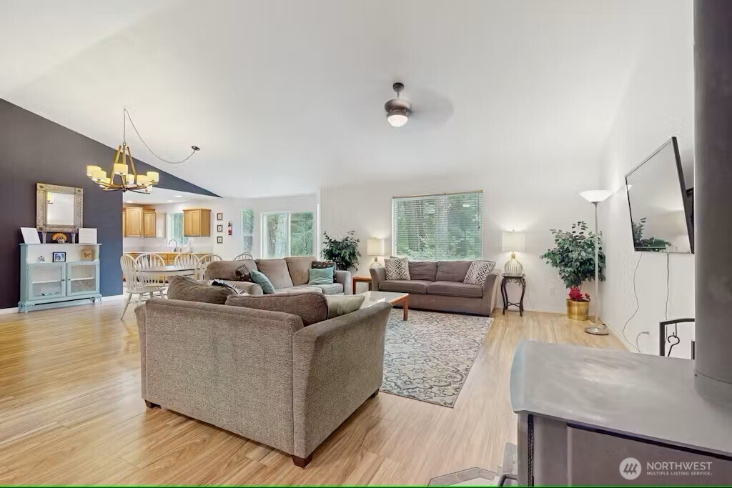 120 Pine Glen Court Property Photo 4