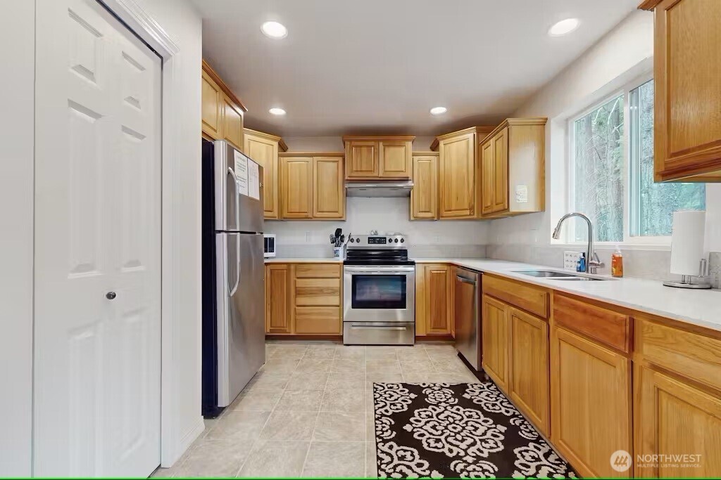 120 Pine Glen Court Property Photo 8
