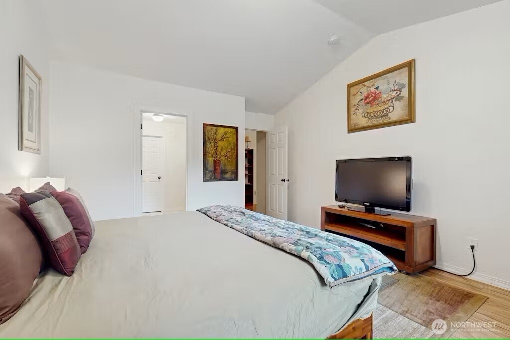 120 Pine Glen Court Property Photo 11
