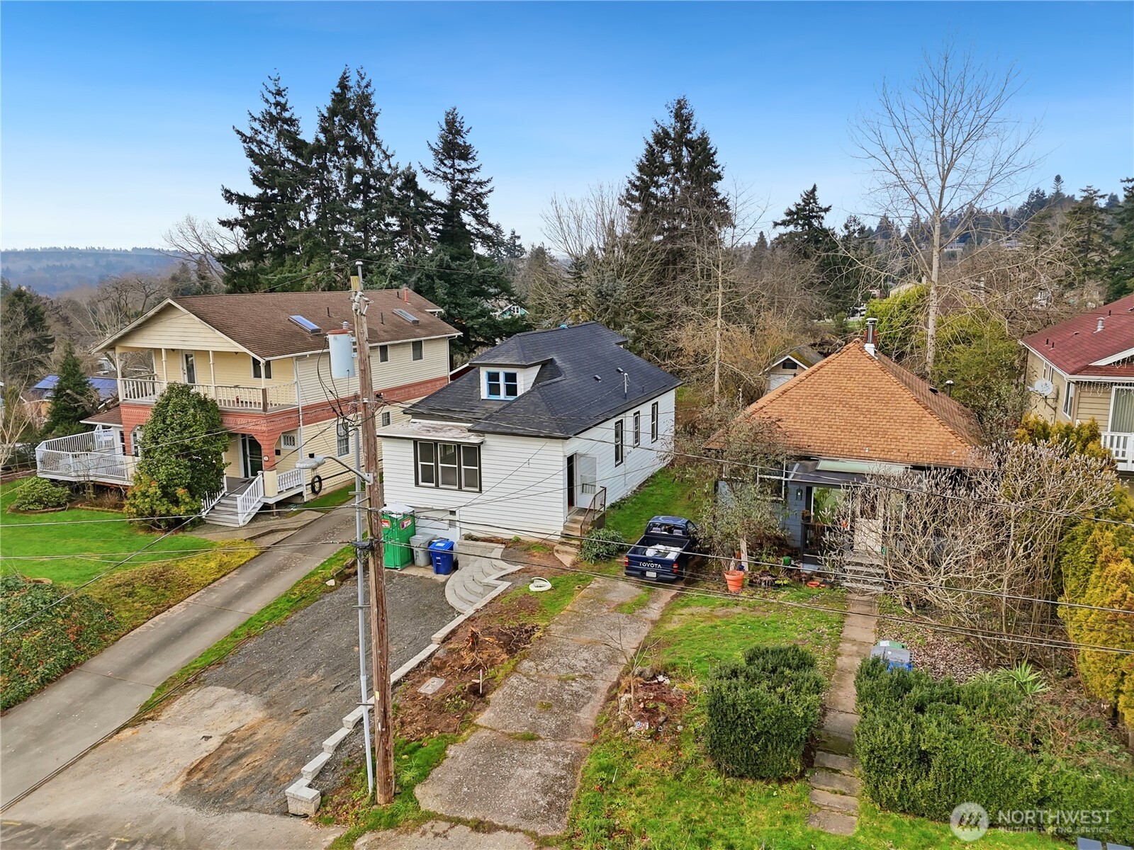 285 Earlington Avenue Property Photo 12