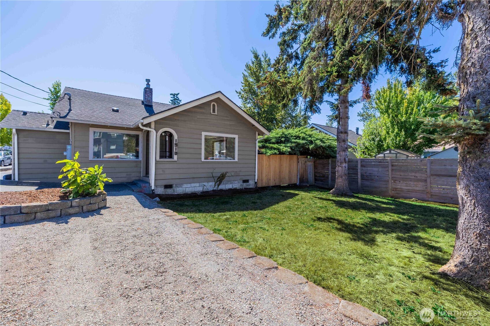 1510 E Sunset Drive Property Photo 3