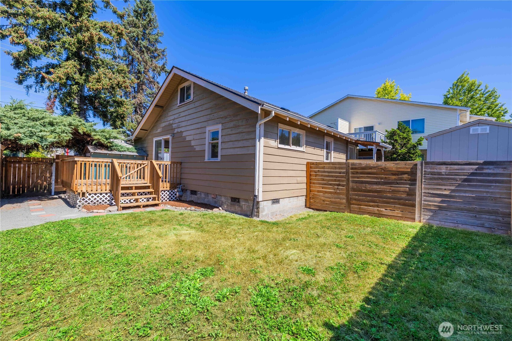 1510 E Sunset Drive Property Photo 4
