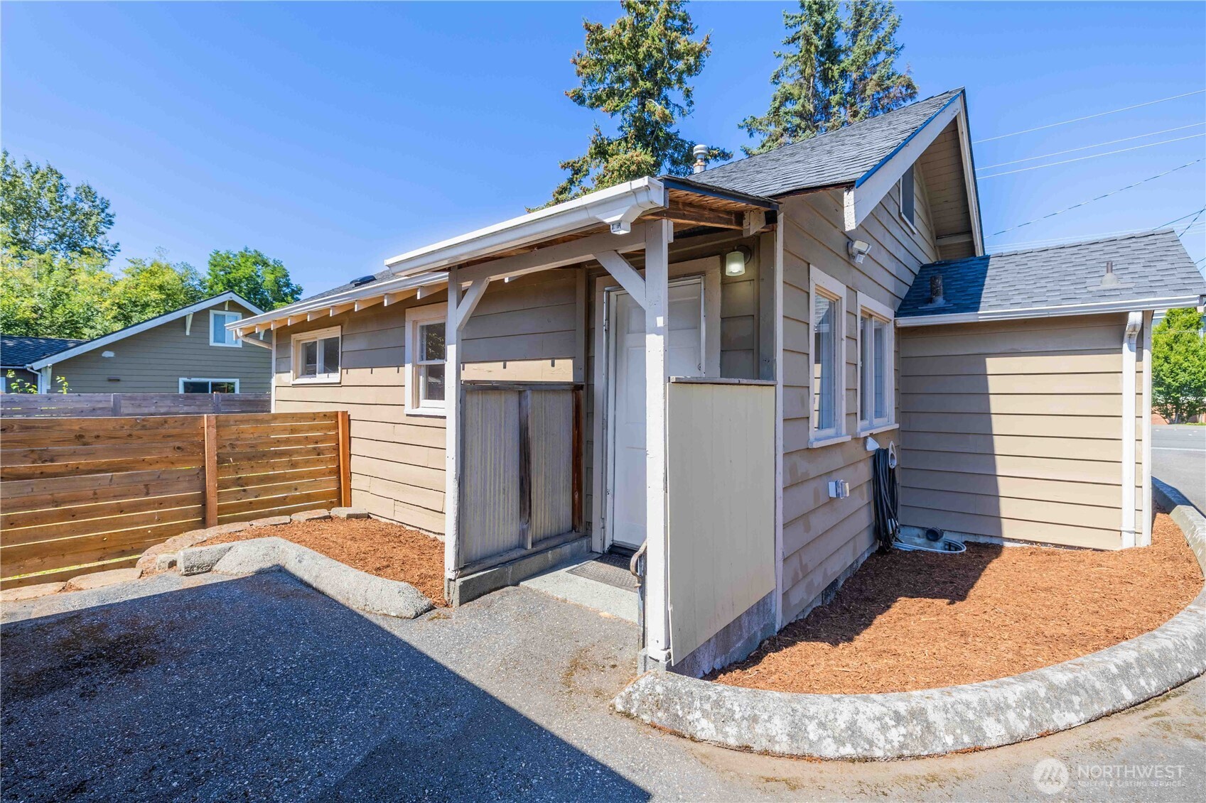 1510 E Sunset Drive Property Photo 6