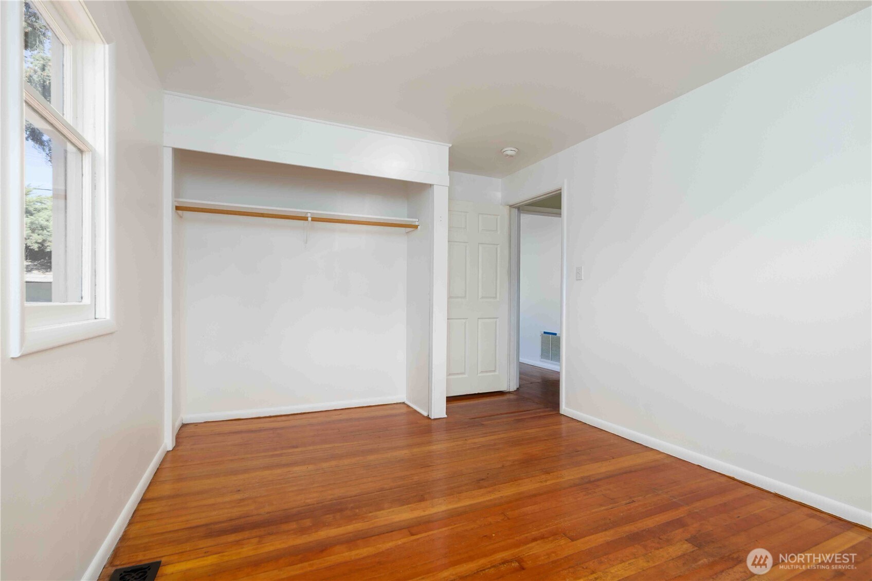 1510 E Sunset Drive Property Photo 15