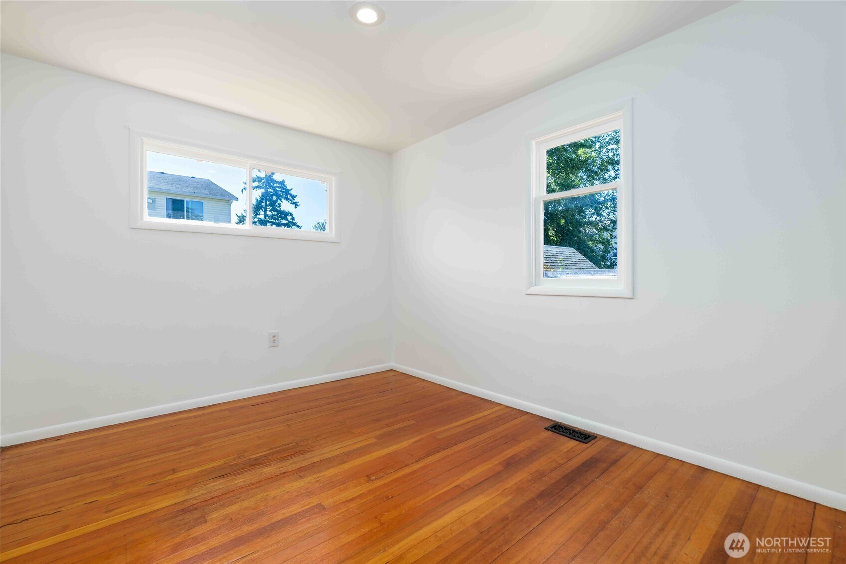 1510 E Sunset Drive Property Photo 16