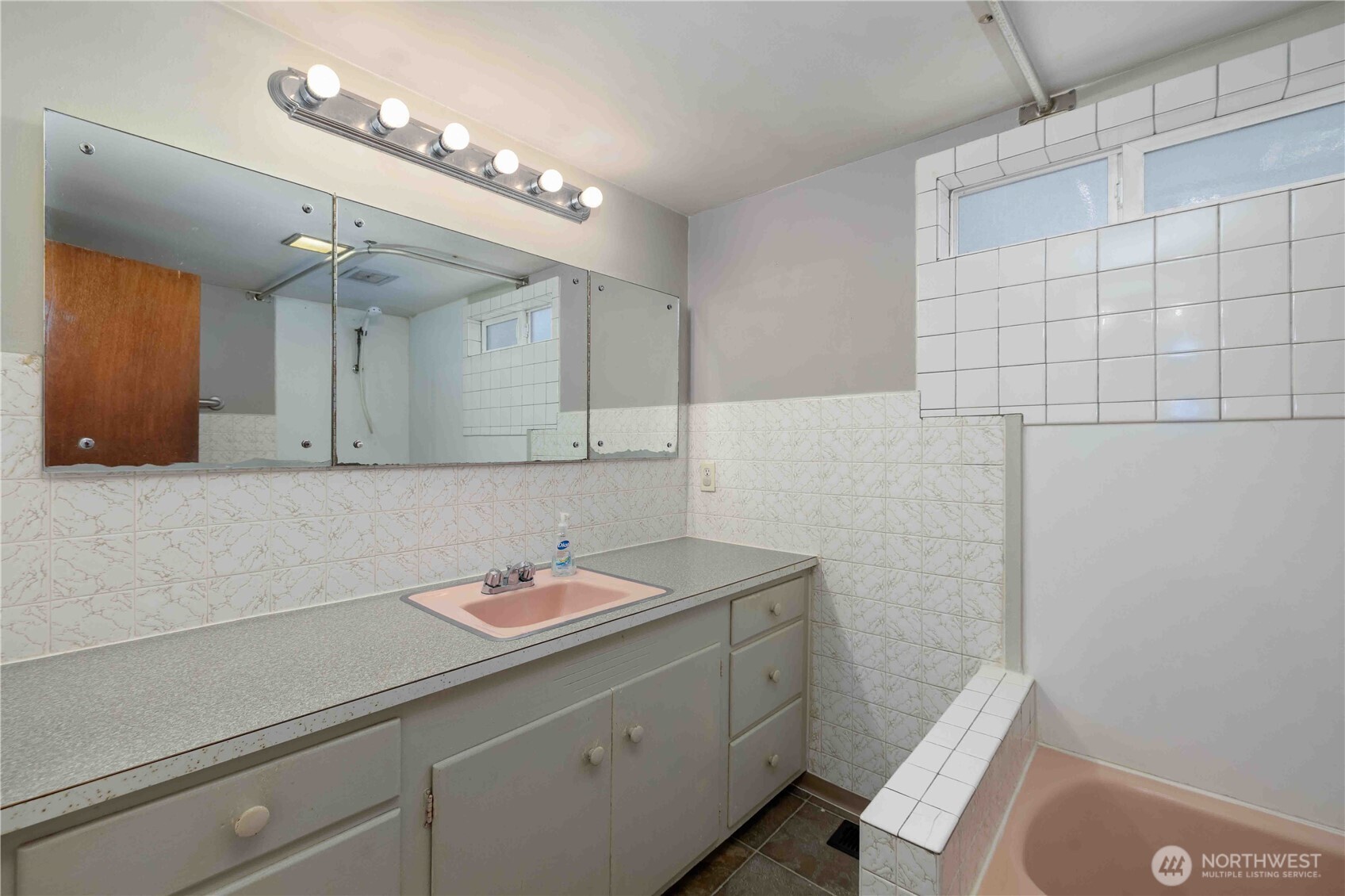 1510 E Sunset Drive Property Photo 18