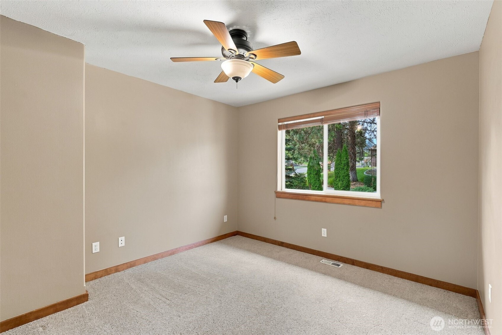 5302 S Bates Dr Property Photo 24