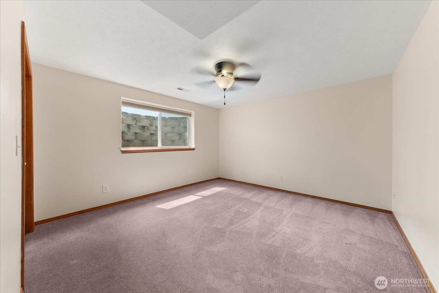 13716 E 15th Ln Property Photo 21