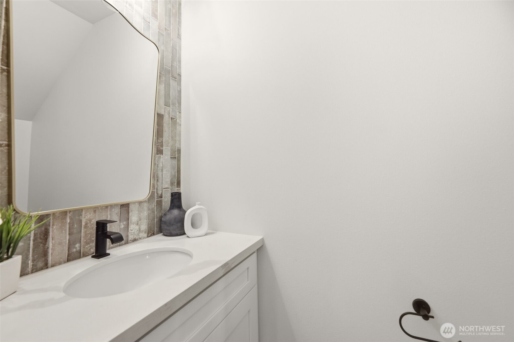 1702 Rainier Avenue B Property Photo 9