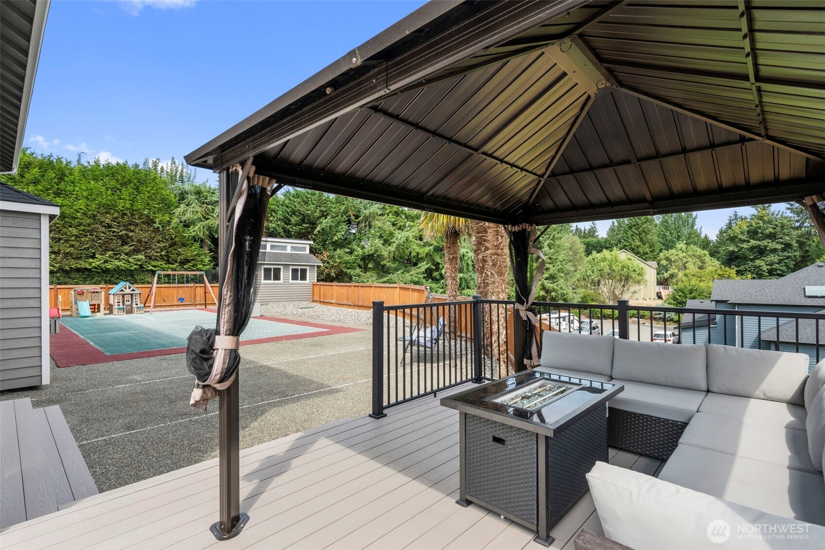 11521 42nd Place Property Photo 33