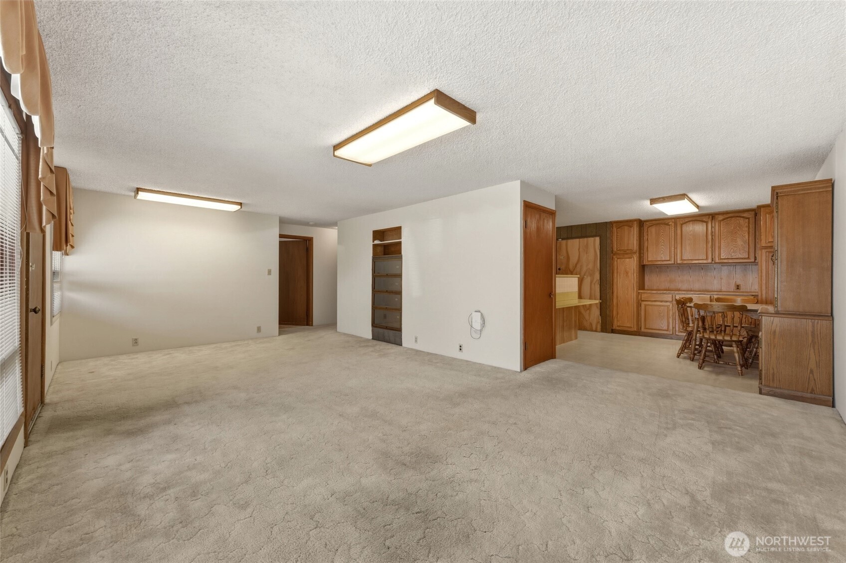 309 Ne Ash Street Property Photo 4