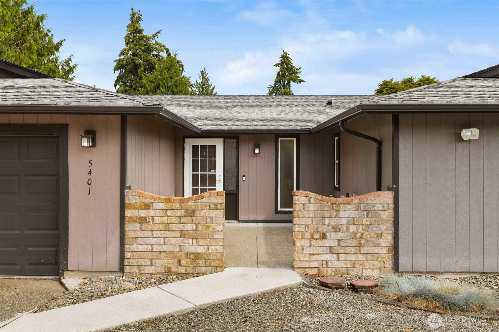 5401 47th Avenue Property Photo 4
