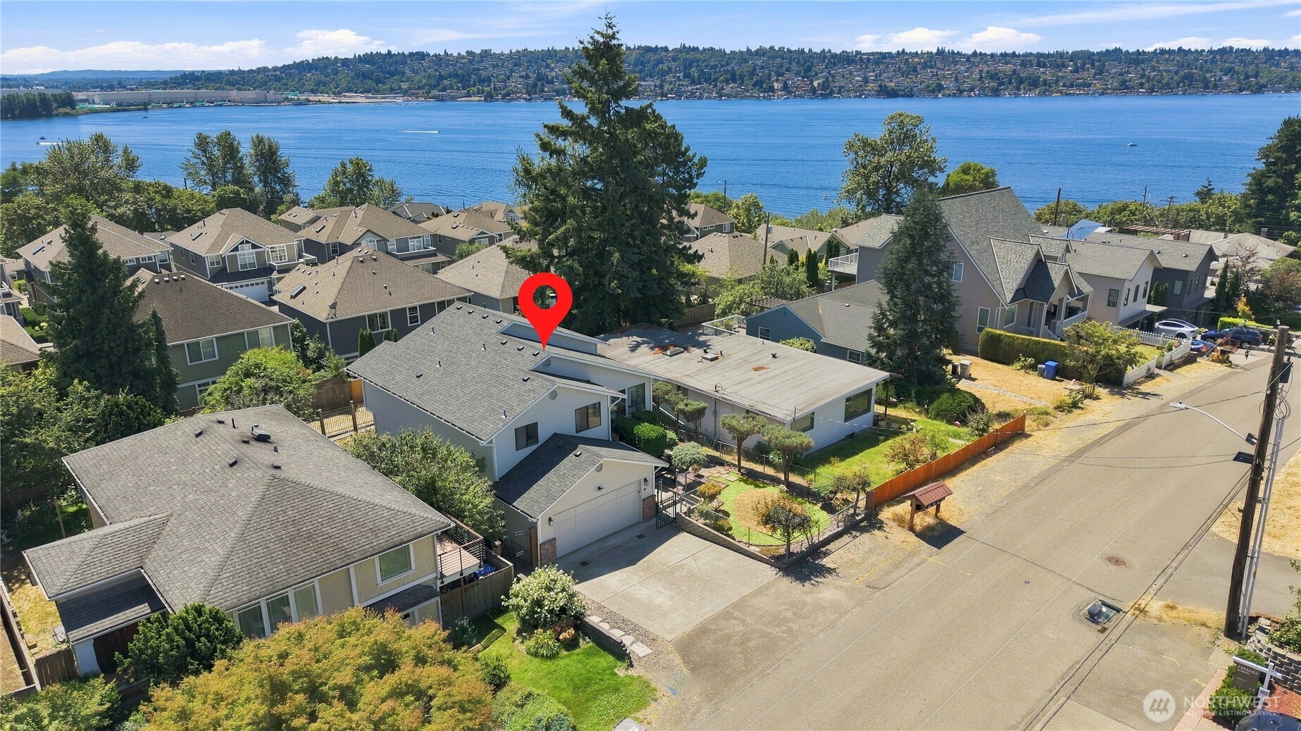 1011 N 28th Place Property Photo 1