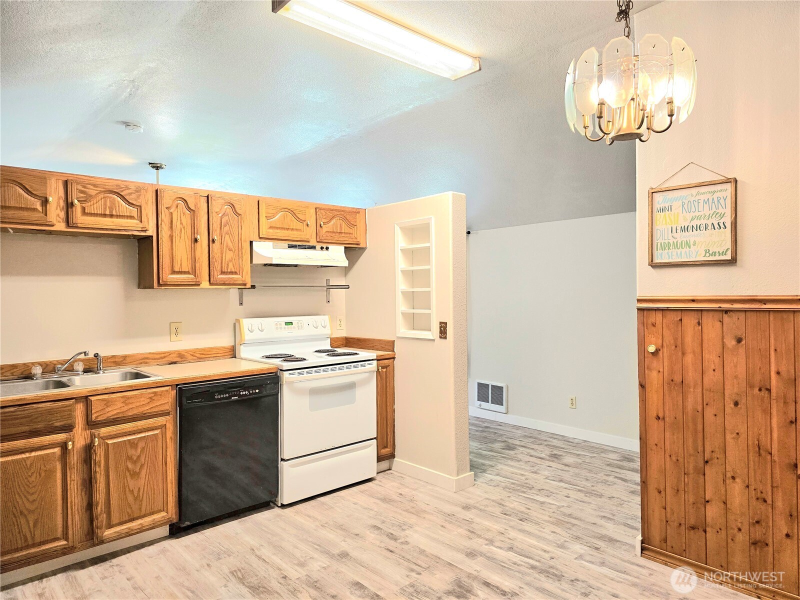 2225 State Route 105 Property Photo 12