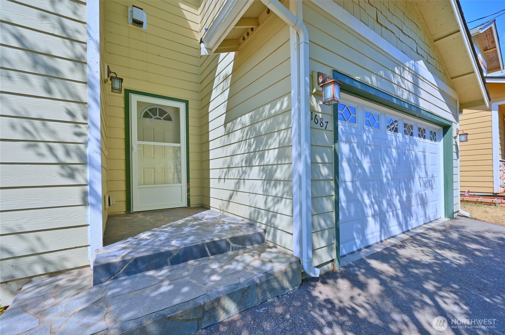 1687 Bayview Drive Property Photo 2