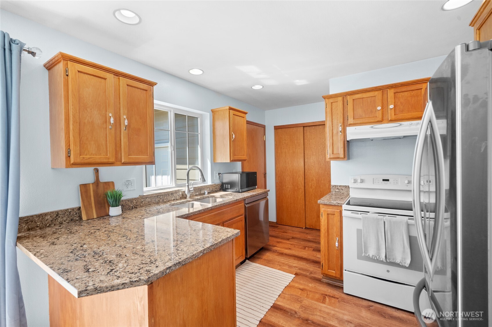 1200 Elm Street Property Photo 14