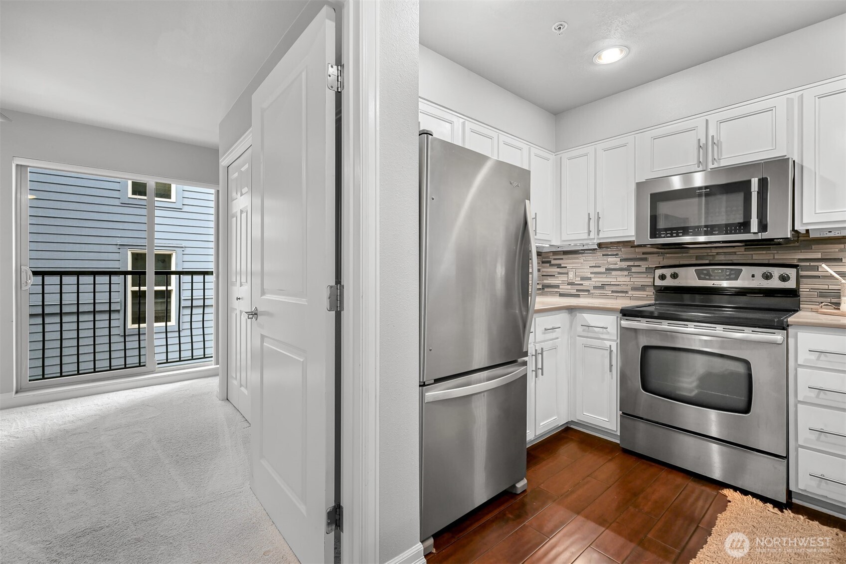 960 Harris Avenue 305 Property Photo 9