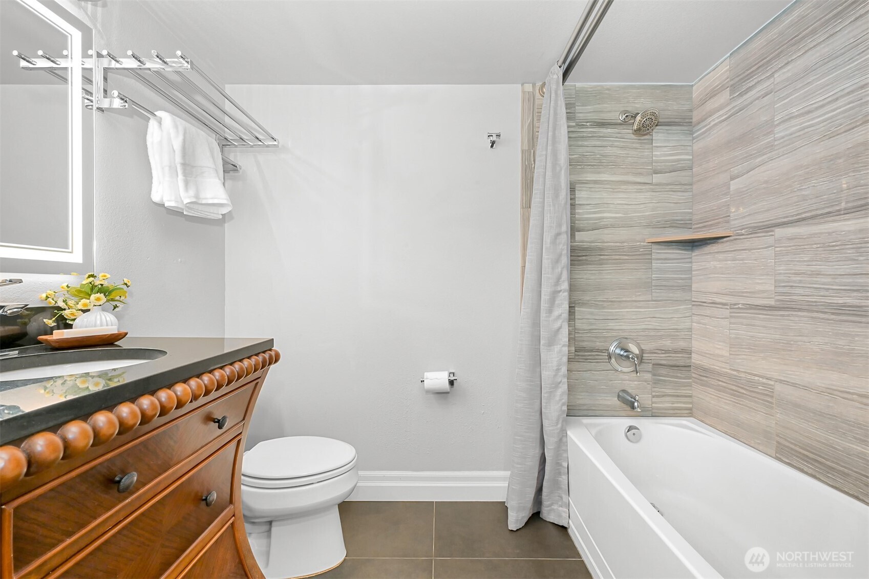 960 Harris Avenue 305 Property Photo 18