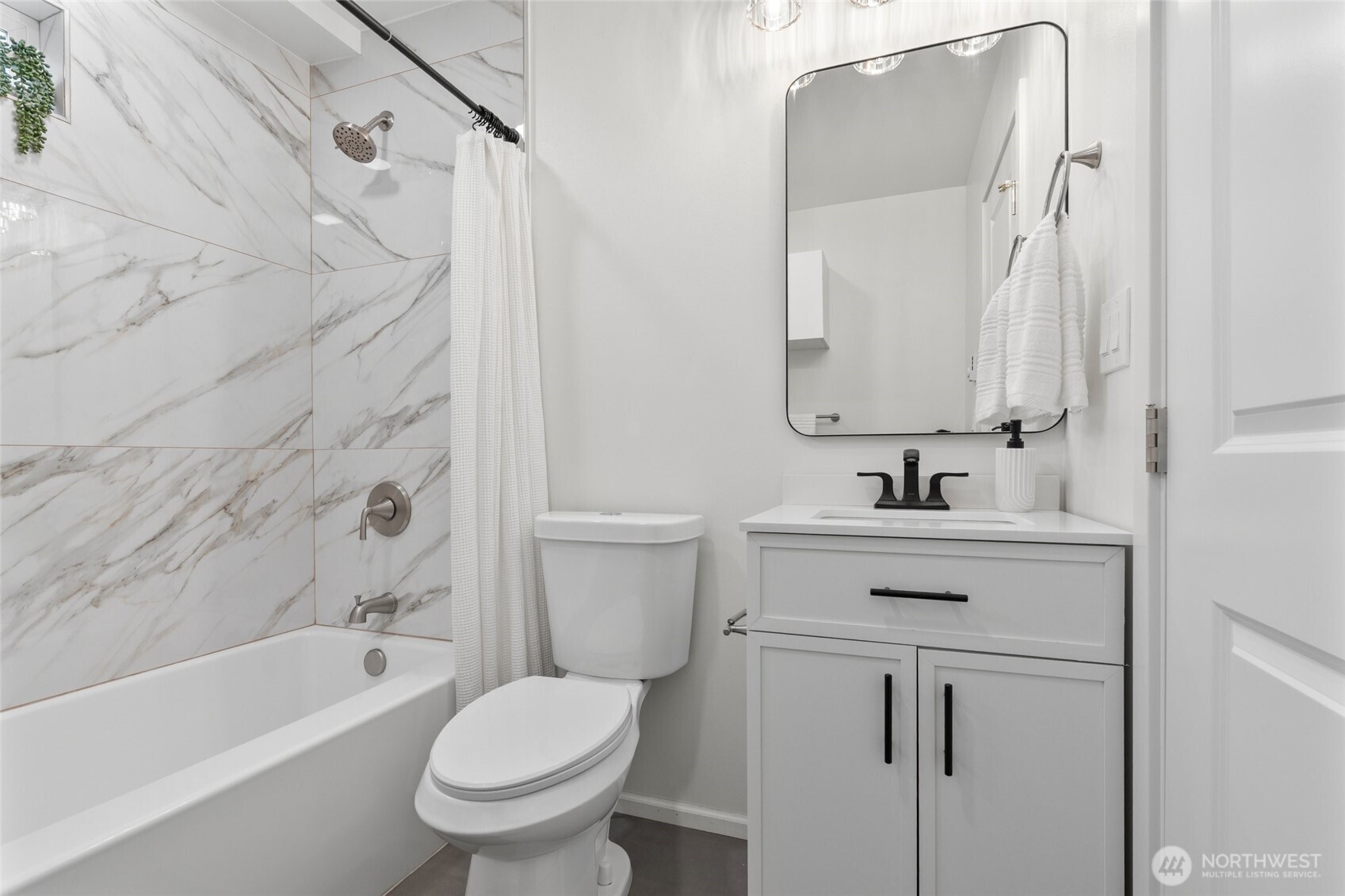 2531 Monroe Avenue Property Photo 17