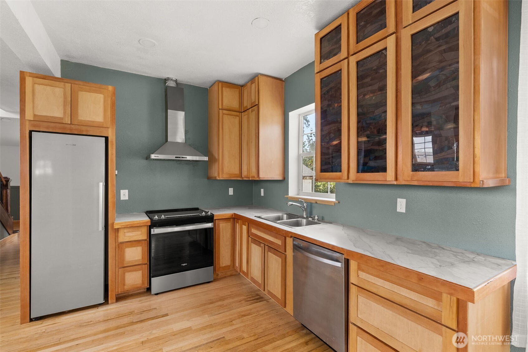306 B Street Property Photo 8