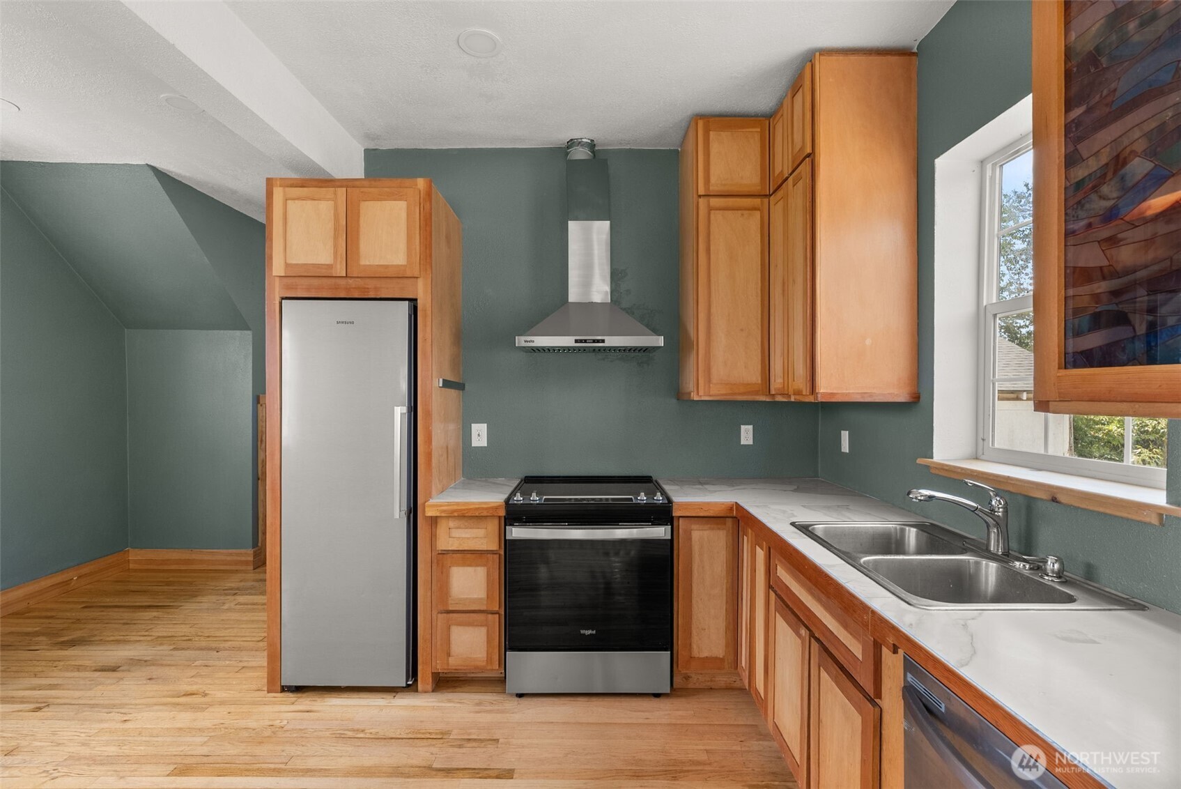 306 B Street Property Photo 9