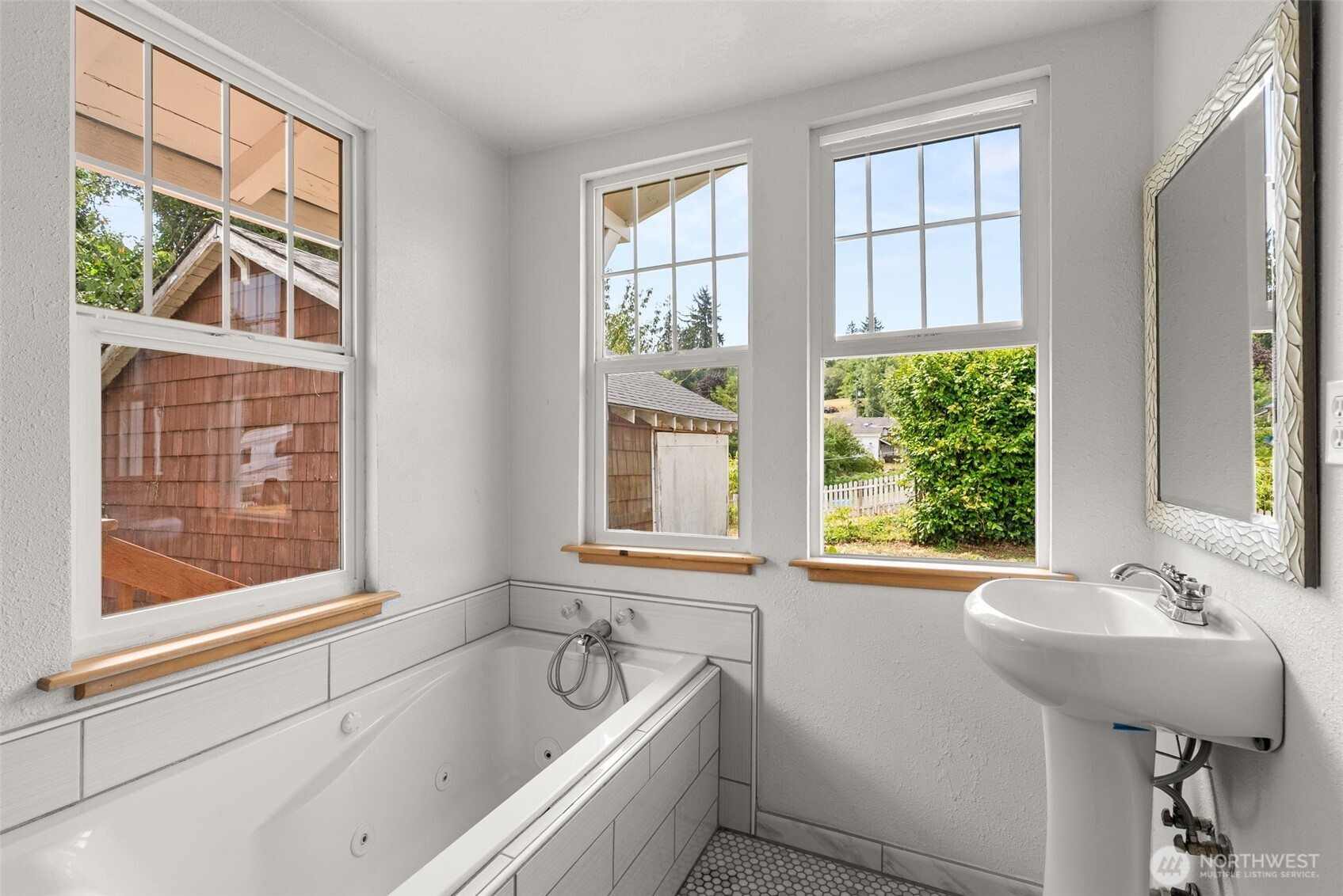 306 B Street Property Photo 13
