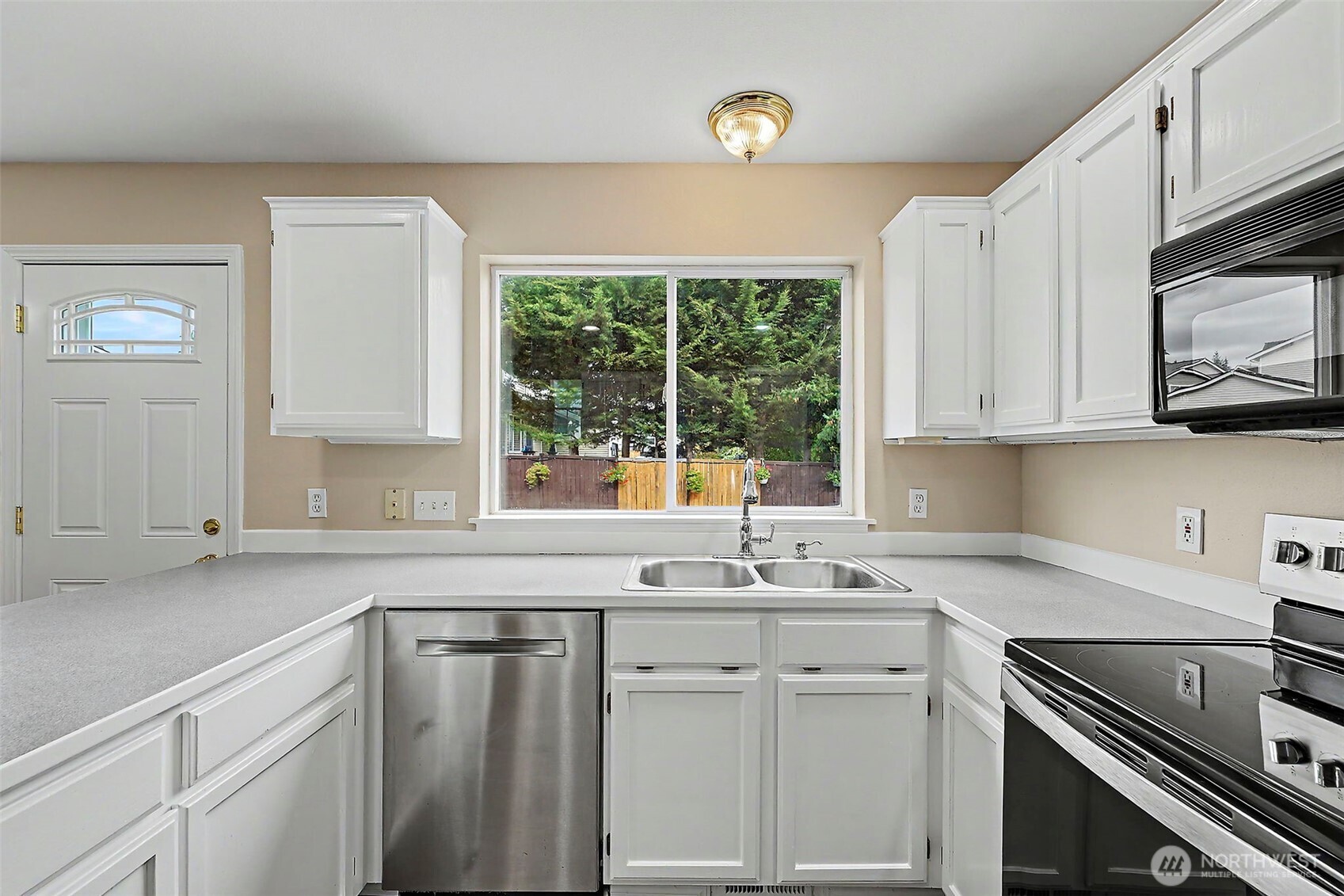 19307 73rd Avenue Property Photo 9
