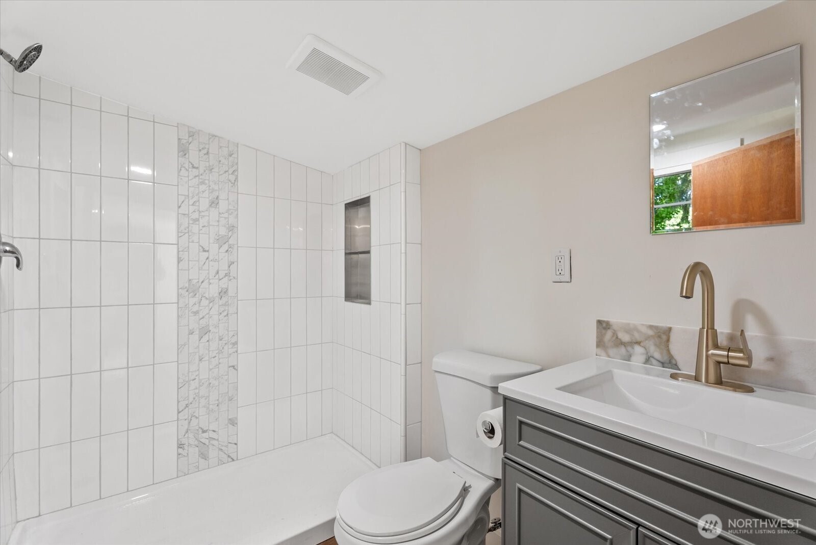 7033 S 126th Street Property Photo 19