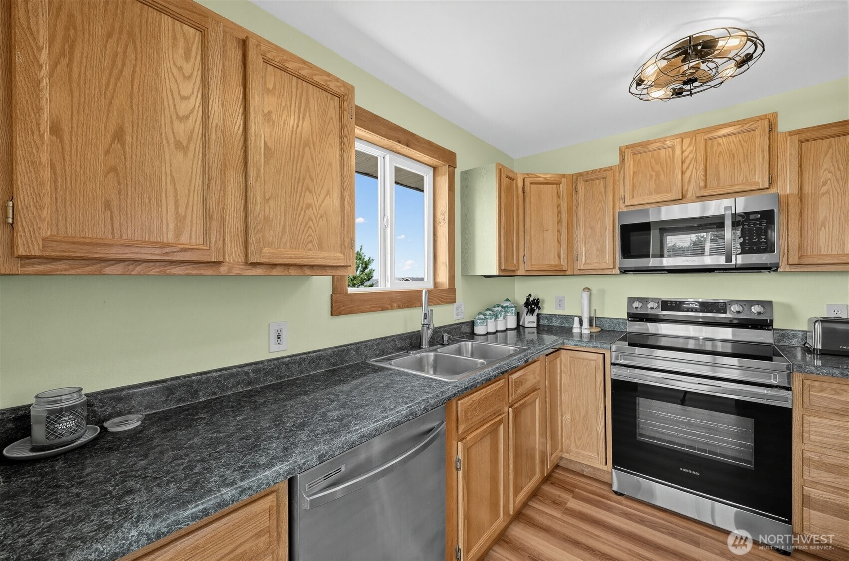 1285 Fairwood Drive Property Photo 8