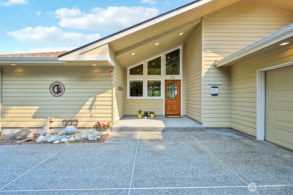 75 Seafarer Lane Property Photo 2