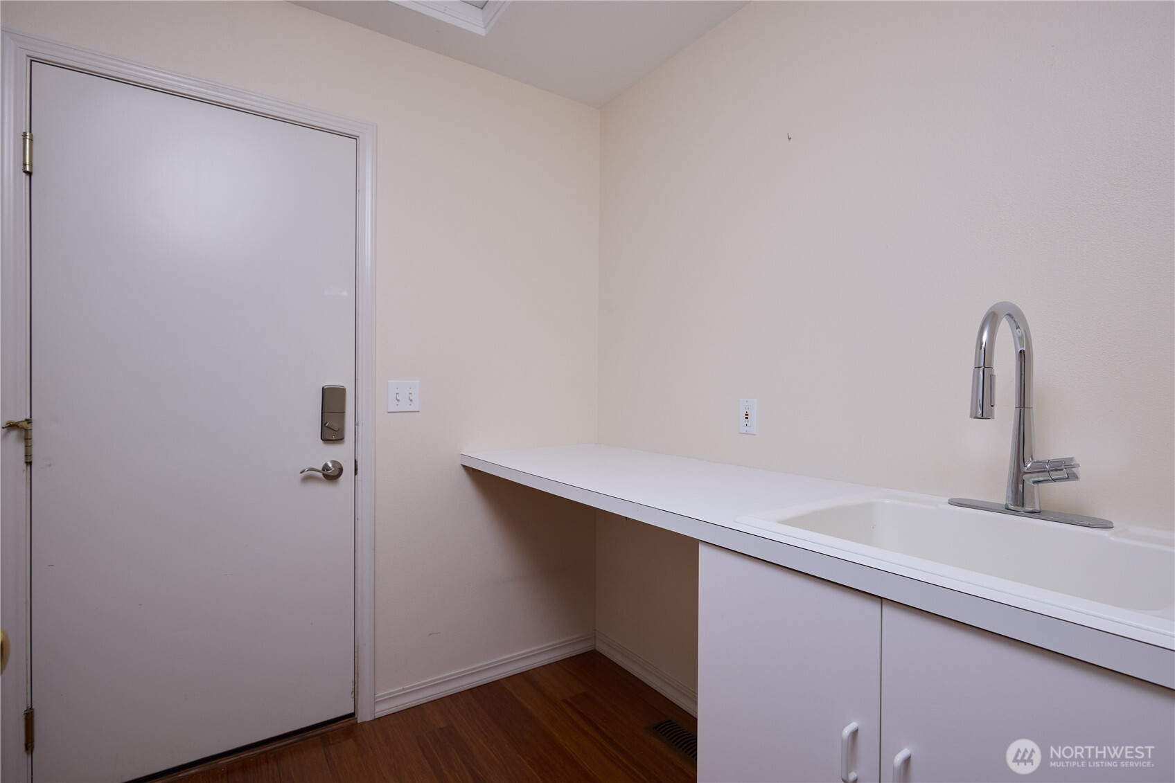 860 Fern Court Property Photo 20
