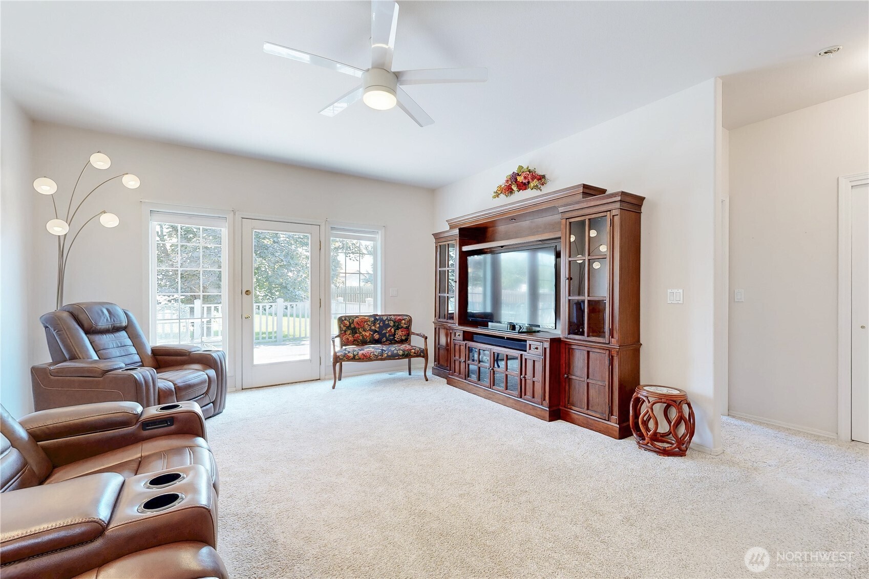 1916 Se Clover Court Property Photo 18