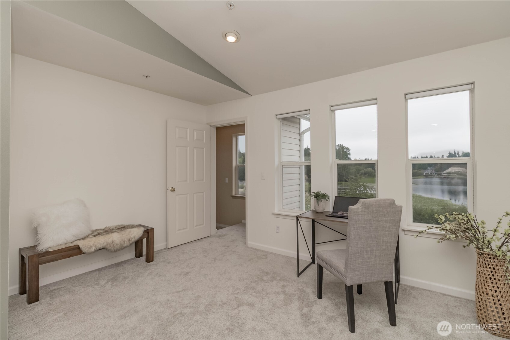 2311 Milton Way E Property Photo 6