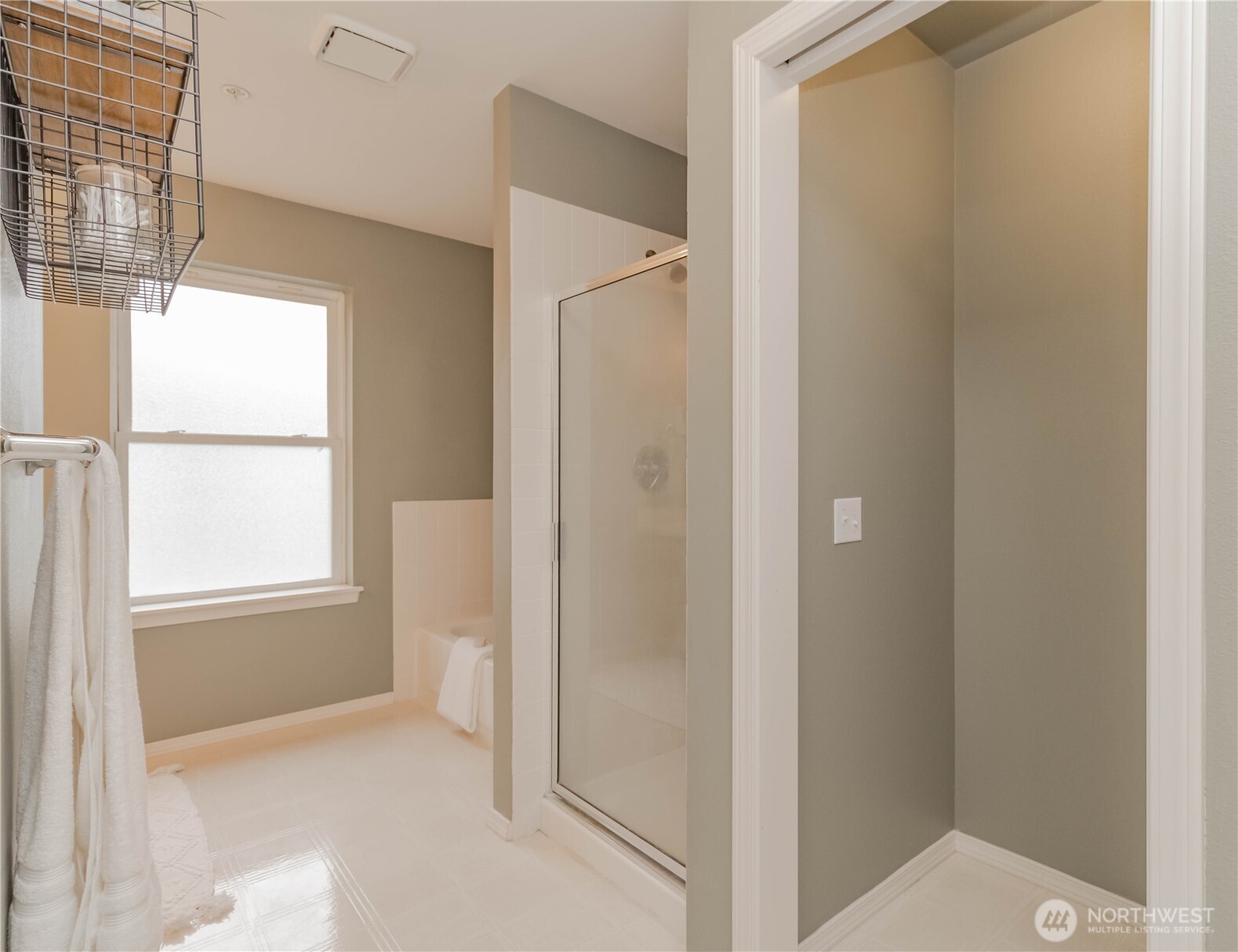 2311 Milton Way E Property Photo 10