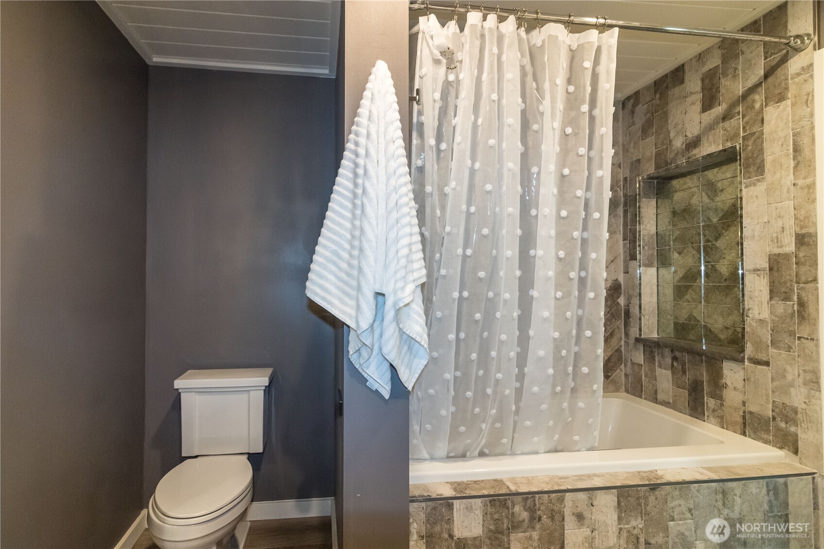 12995 Lake Shore Drive Property Photo 20