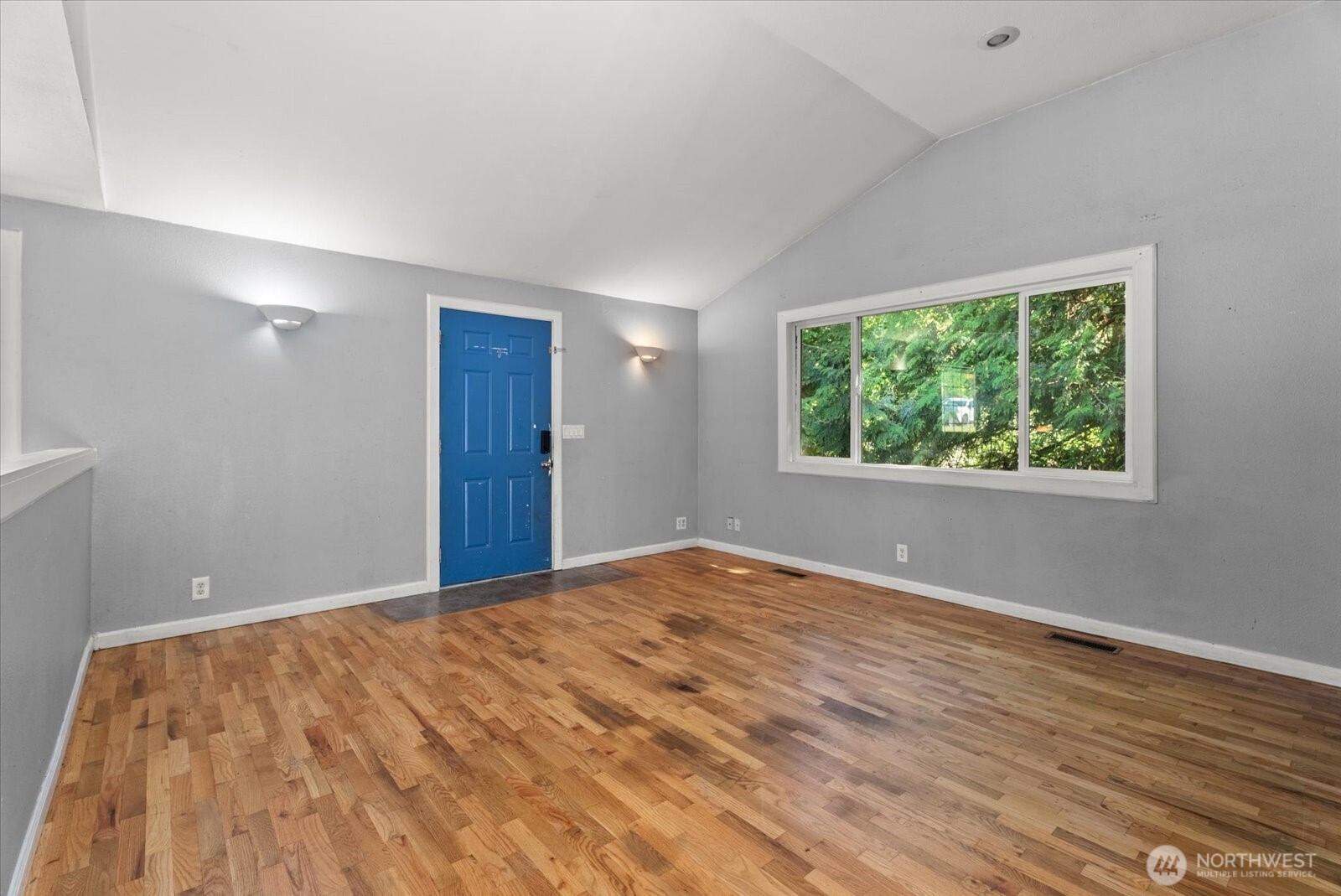 18711 82nd Avenue Property Photo 4