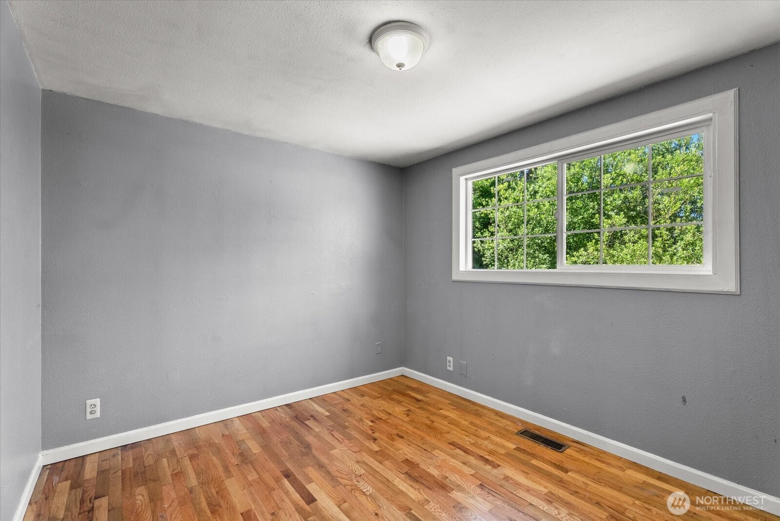 18711 82nd Avenue Property Photo 15