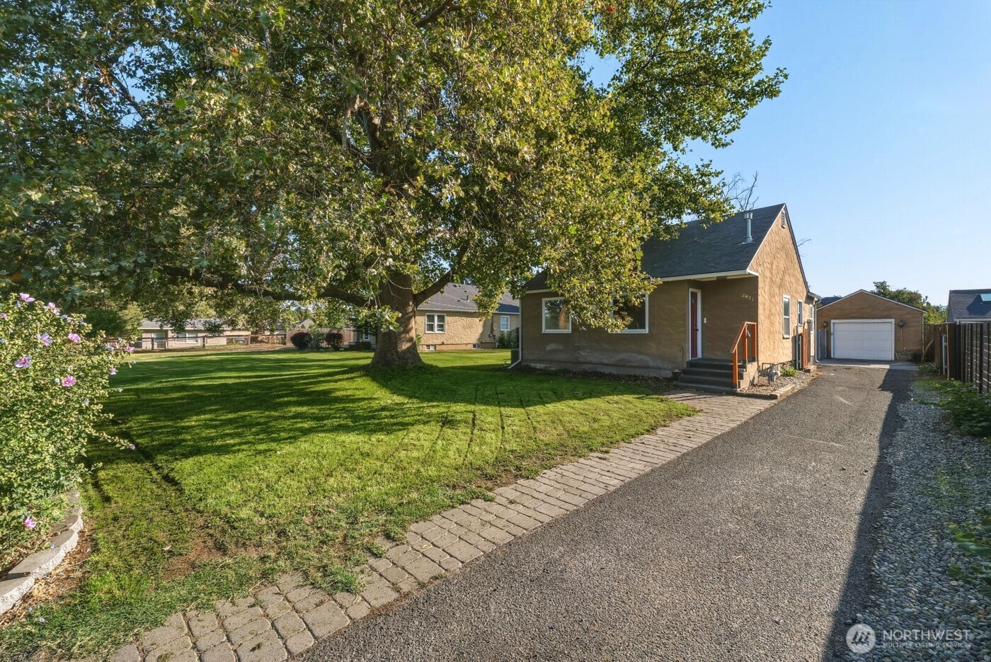 2421 Plaza Way Property Photo 1
