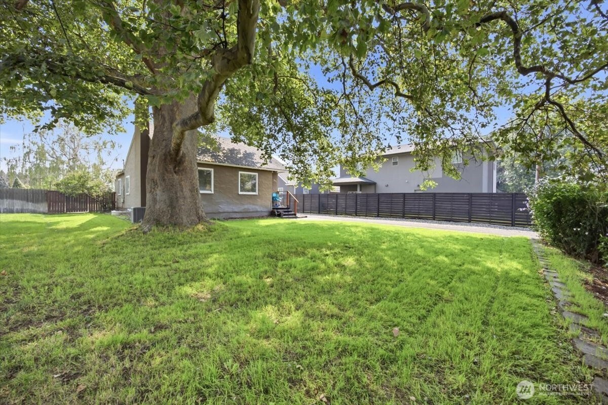 2421 Plaza Way Property Photo 2