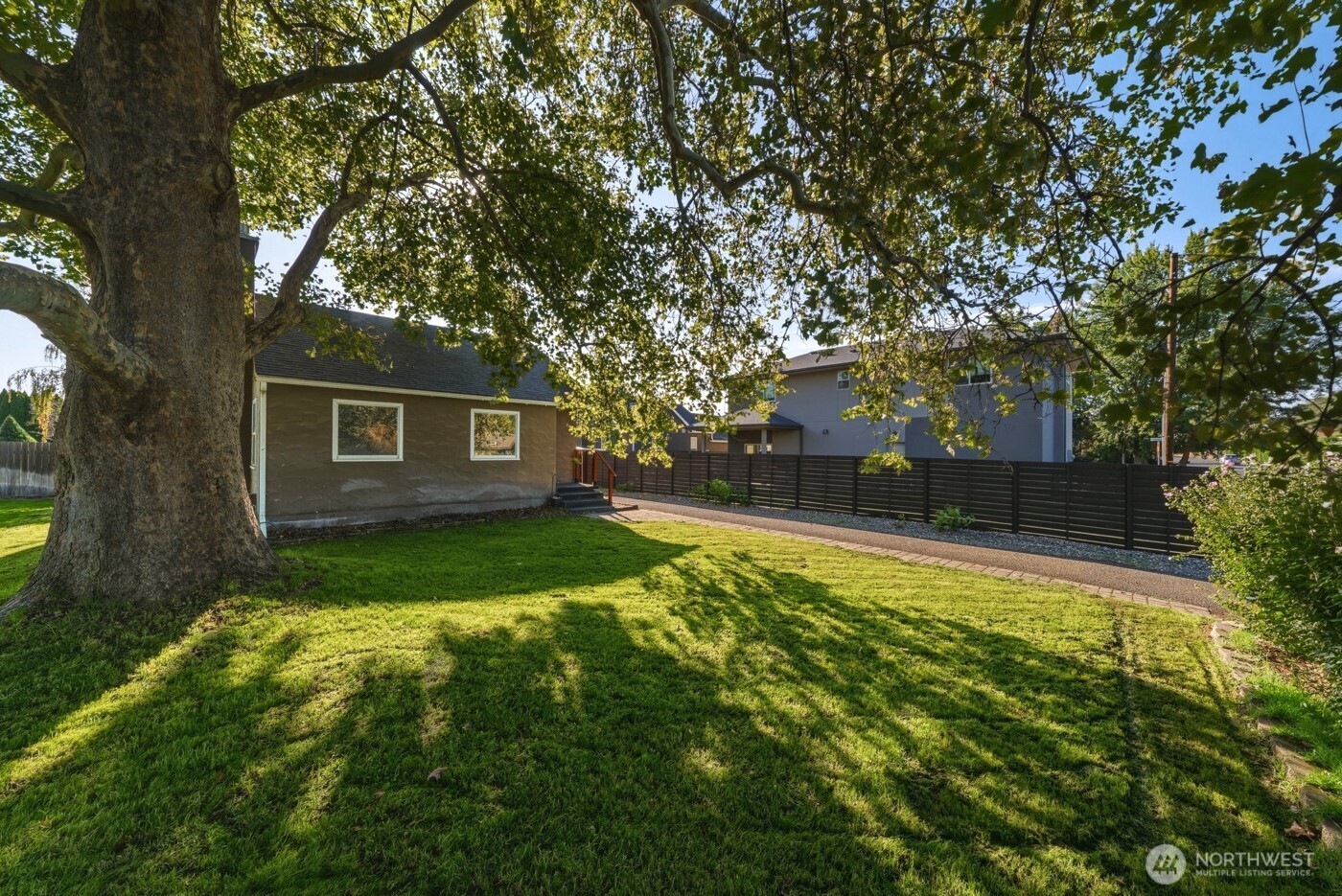 2421 Plaza Way Property Photo 2