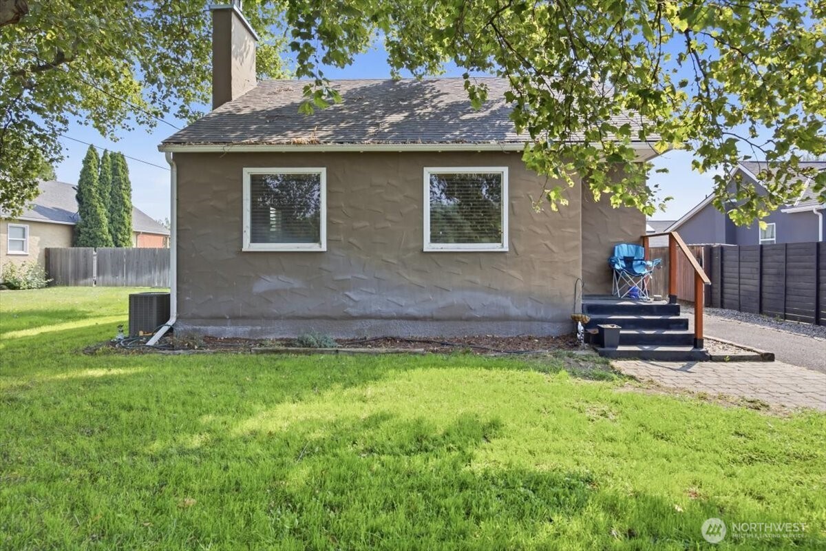 2421 Plaza Way Property Photo 3