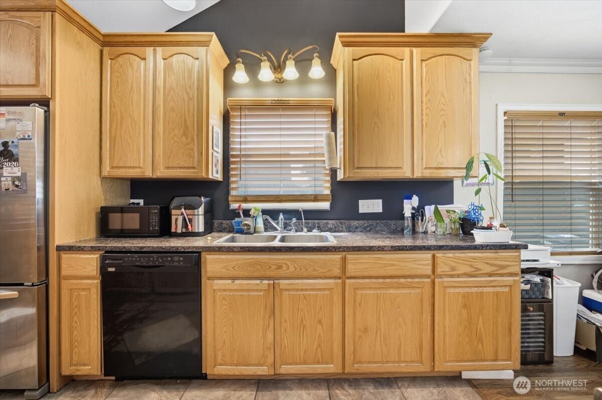 2421 Plaza Way Property Photo 12