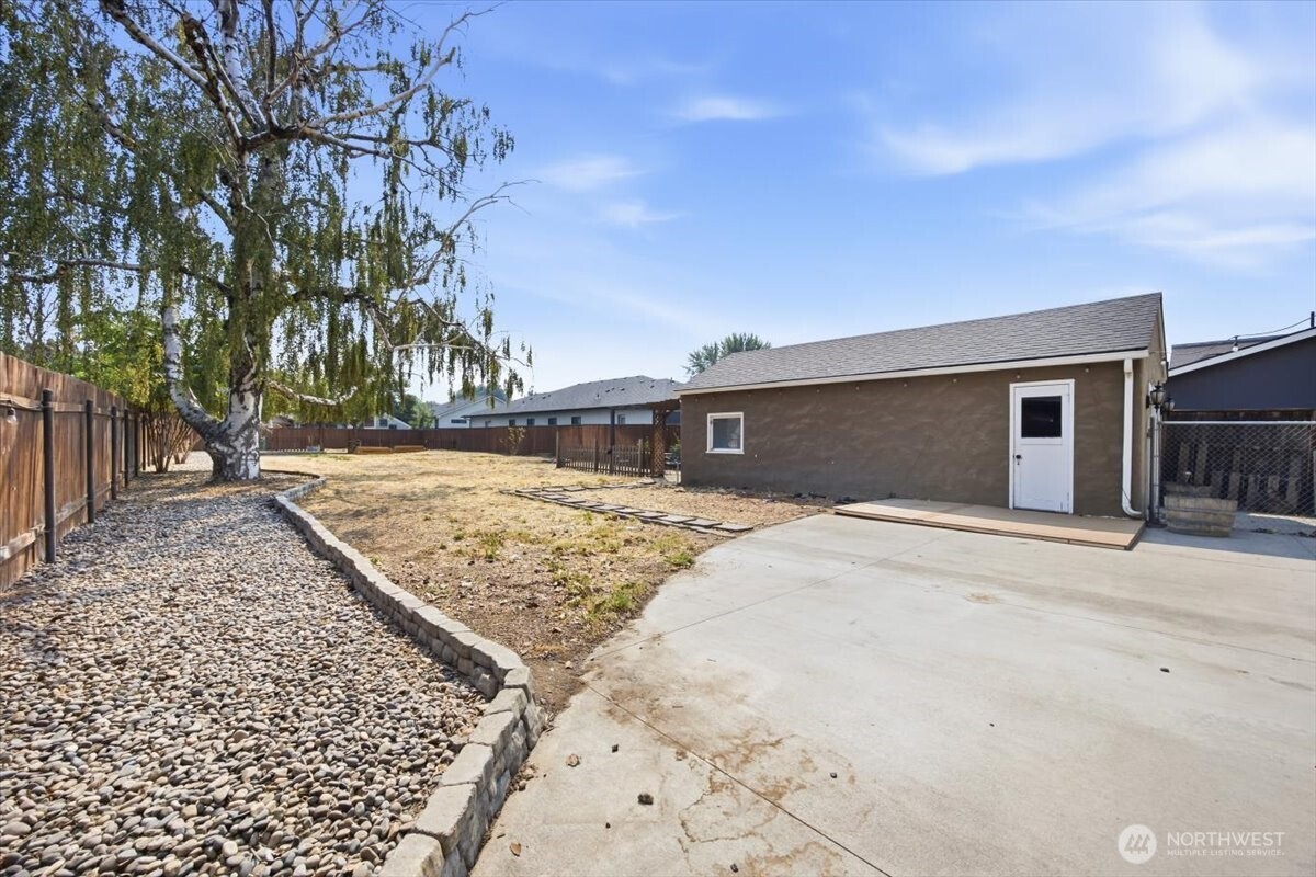 2421 Plaza Way Property Photo 26