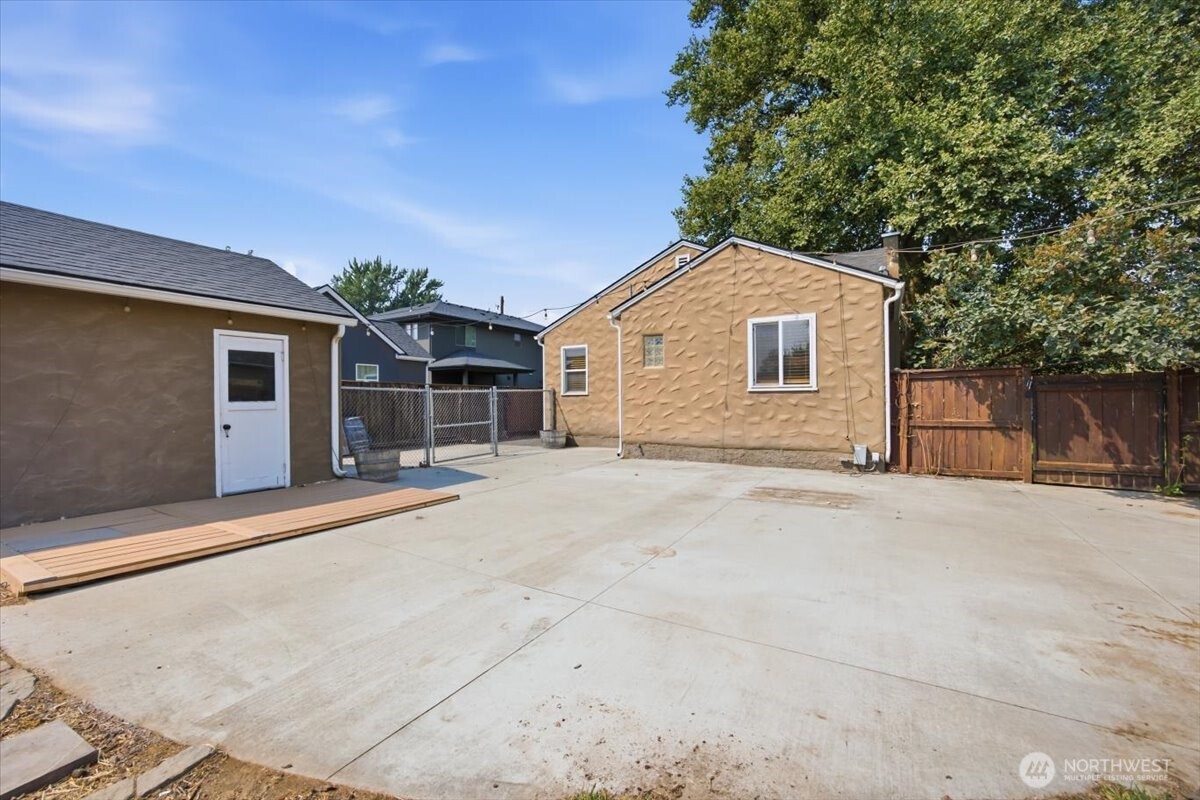 2421 Plaza Way Property Photo 27