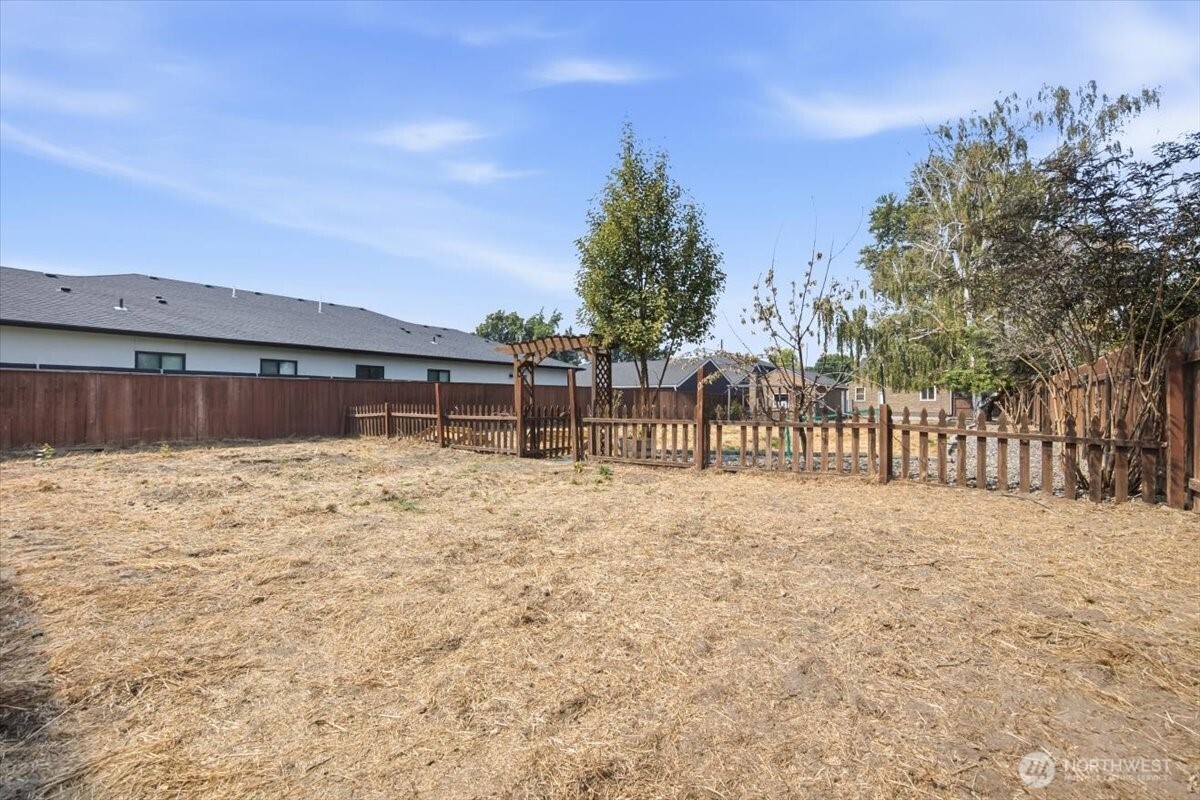 2421 Plaza Way Property Photo 29