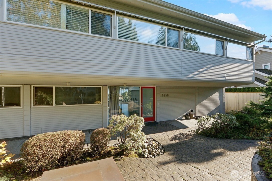 4456 Ferncroft Road Property Photo 5