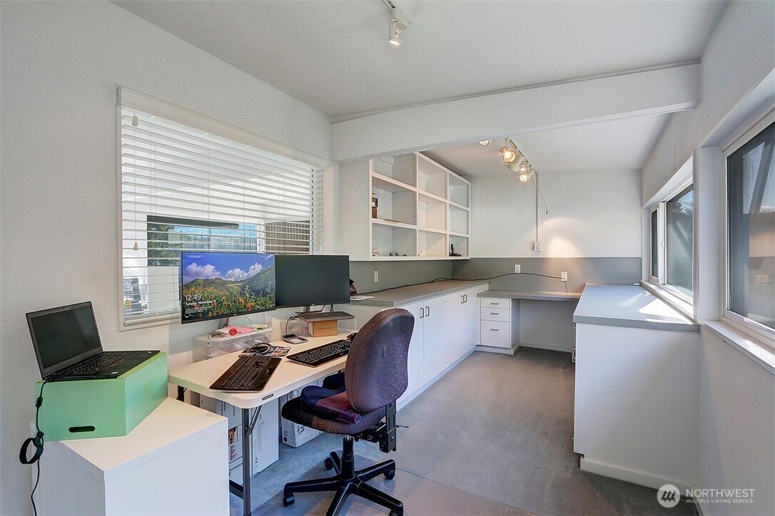 4456 Ferncroft Road Property Photo 12